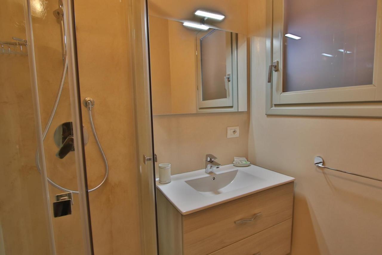 Les Chambres Au Centre San Teodoro  Exteriér fotografie